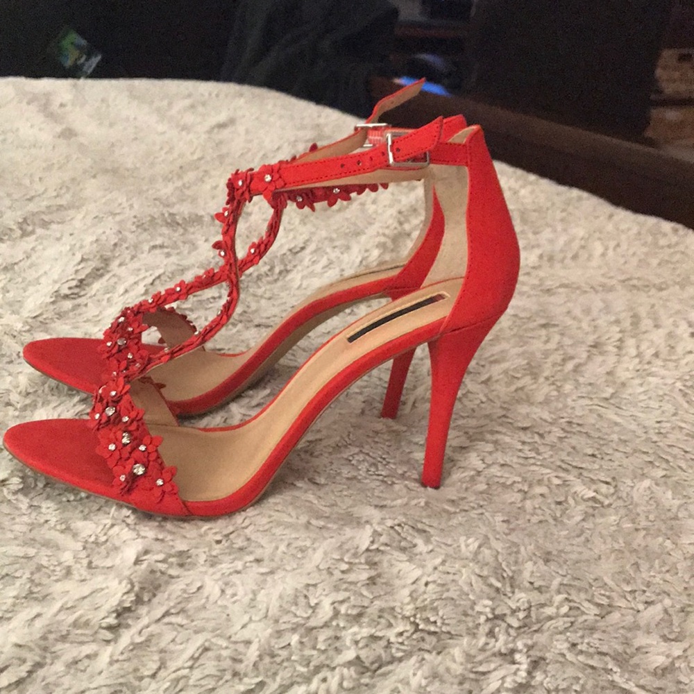 High heals - Picture 2 of 3